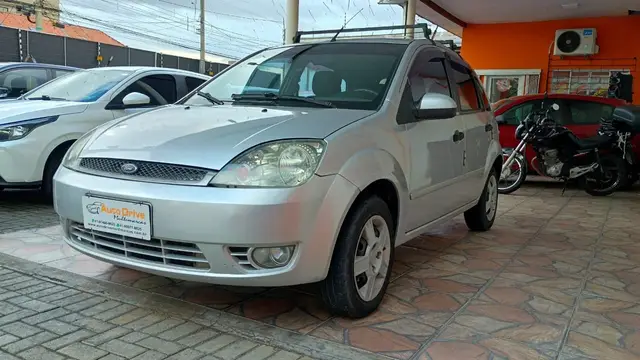 Carro Ford Fiesta Hatch 2004 Class 1.6 8V