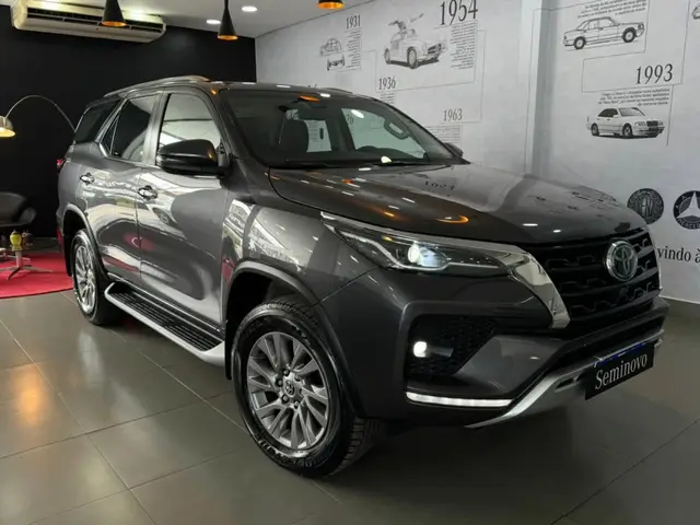 Carro Toyota SW4 2022 SRX 2.8 turbodiesel 7L 4x4 (Aut)