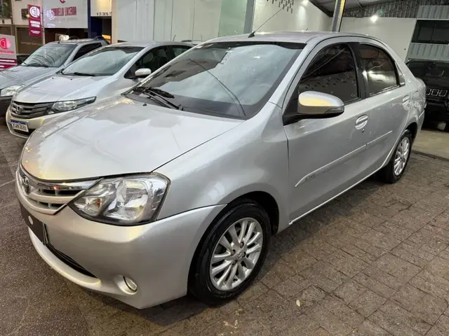 Carro Toyota Etios 2017 XS 1.5 (Flex)