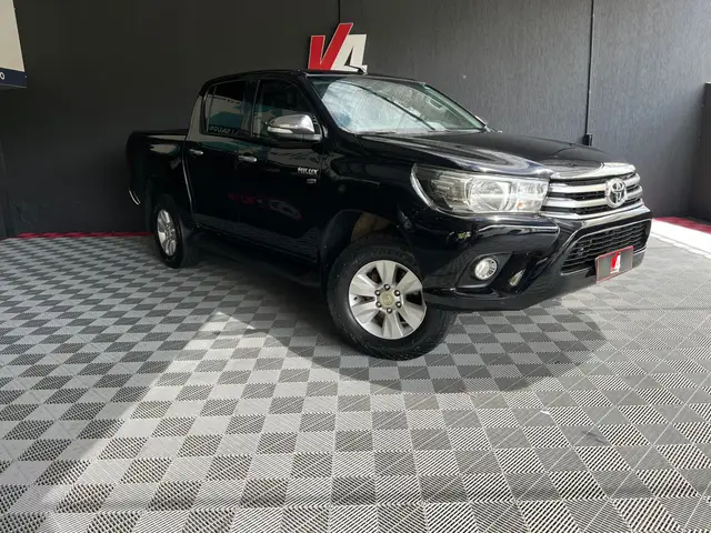 Carro Toyota Hilux Cabine Dupla 2017 Hilux 2.7 SRV CD 4x2 (Flex) (Aut)