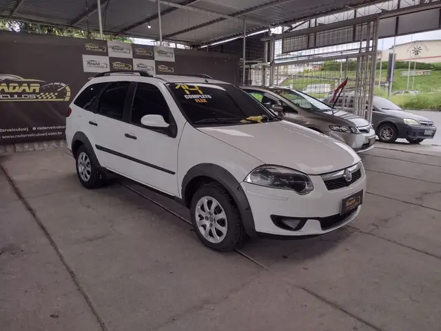 Carro Fiat Palio Weekend 2014 Trekking 1.6 16V (Flex)