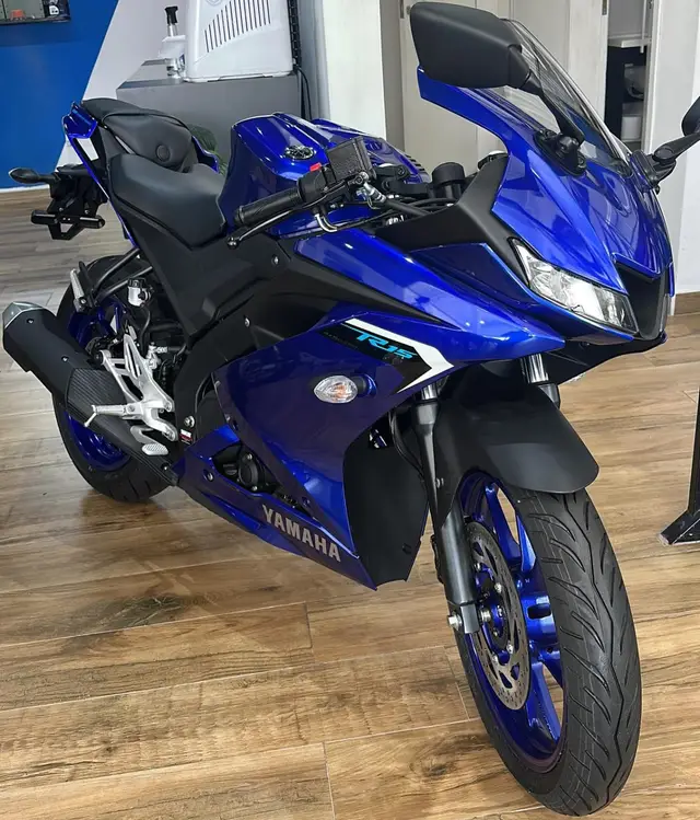 Moto Yamaha YZF R15 2026 ABS