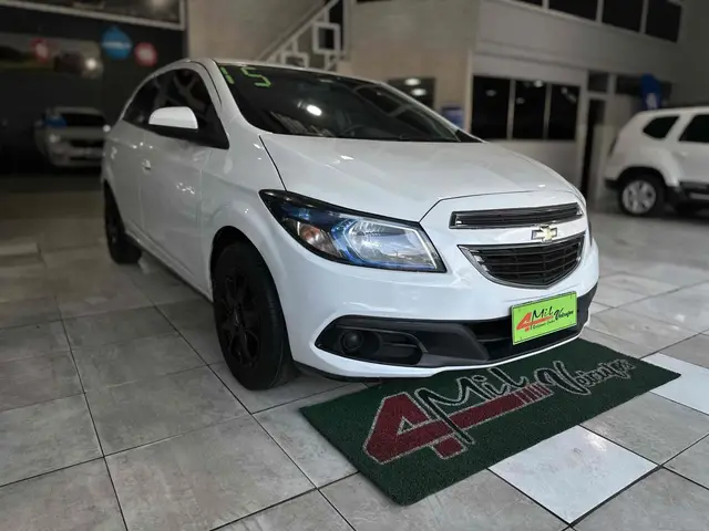 Carro Chevrolet Onix 2015 1.4 LT SPE/4 (Aut)