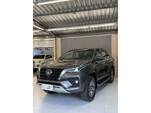 Carro Toyota SW4 2022 SRX 2.8 turbodiesel 7L 4x4 (Aut)