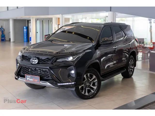 Carro Toyota SW4 2025 SRX Platinum 2.8 Turbodiesel 4x4 (Aut.) (7 Lugares)