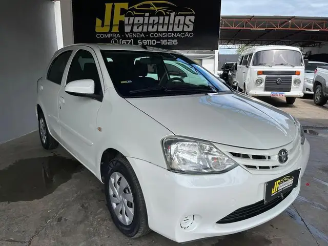 Carro Toyota Etios 2017 X 1.3 (Flex)