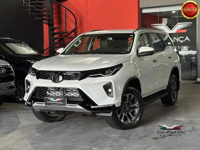 Carro Toyota SW4 2025 SRX Platinum 2.8 Turbodiesel 4x4 (Aut.) (7 Lugares)