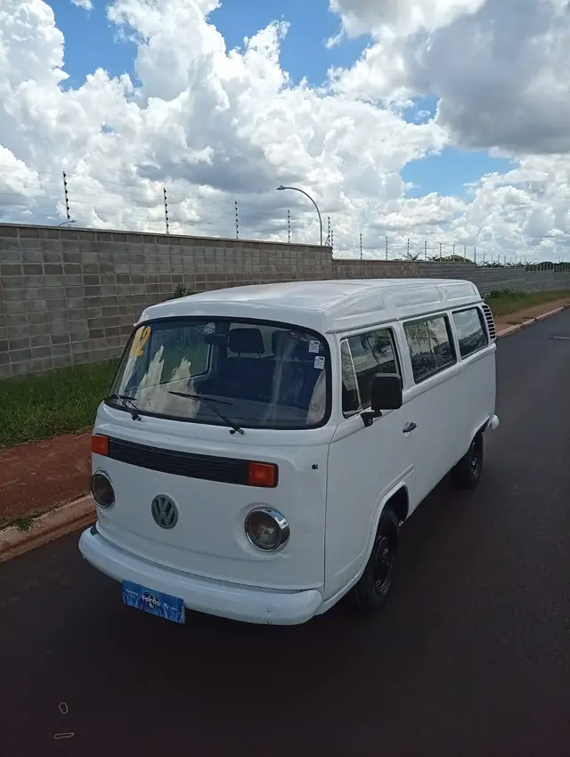 Carro Volkswagen Kombi 2002 Standard 1.6