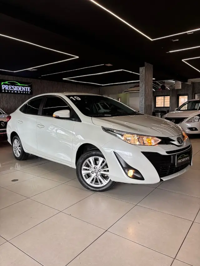 Carro Toyota Yaris Sedan 2019 1.5 XL Plus Tech CVT (Flex)