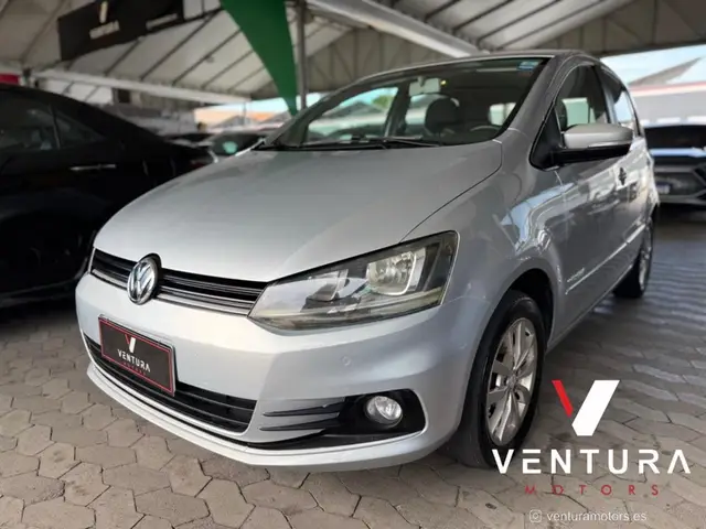 Carro Volkswagen Fox 2015 Comfortline 1.6 MSI (Flex)