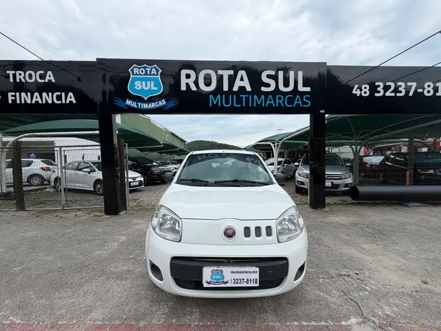Carro Fiat Uno 2014 Vivace College 1.0 8V (Flex) 4p