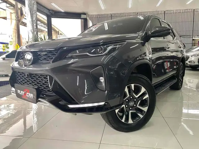 Carro Toyota SW4 2024 SRX Platinum 2.8 Turbodiesel 4x4 (Aut.) (7 Lugares)