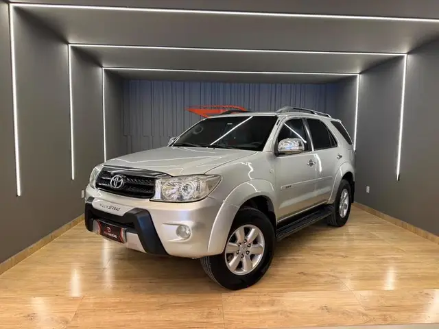 Carro Toyota Hilux Cabine Dupla 2010 Hilux 2.7 SR CD 4x2 (Flex)