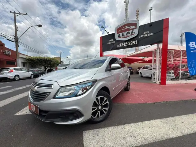 Carro Chevrolet Onix 2014 1.4 LT SPE/4 (Aut)
