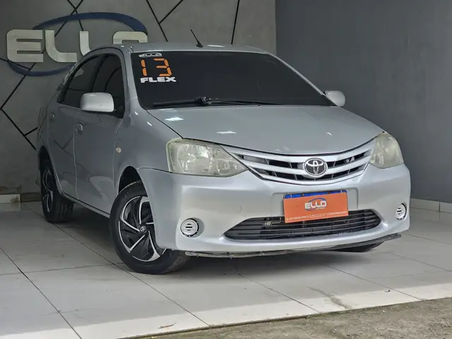 Carro Toyota Etios Sedan 2013 XS 1.5 (Flex)