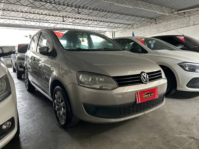Carro Volkswagen Fox 2014 1.0 TEC (Flex) 4p