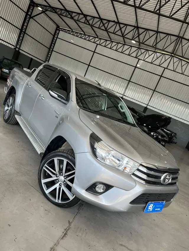 Carro Toyota Hilux Cabine Dupla 2017 Hilux 2.7 SR CD 4x2 (Flex) (Aut)