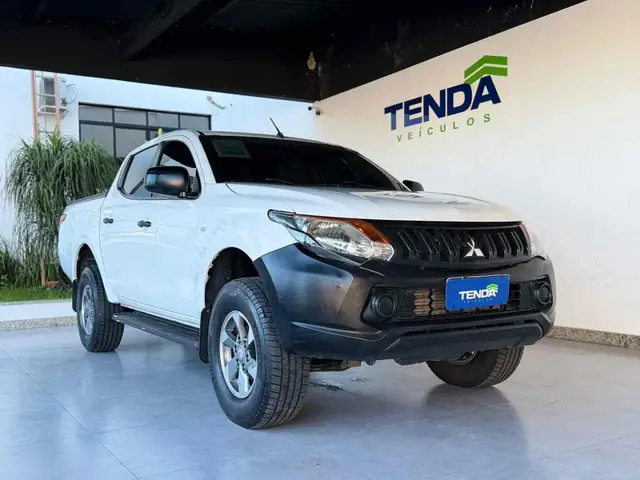 Carro Mitsubishi L200 Triton Sport 2022 GL 2.4 DID-H 4x4 (Aut)