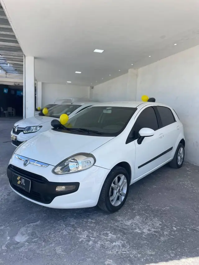 Carro Fiat Punto 2014 Attractive 1.4 (Flex)