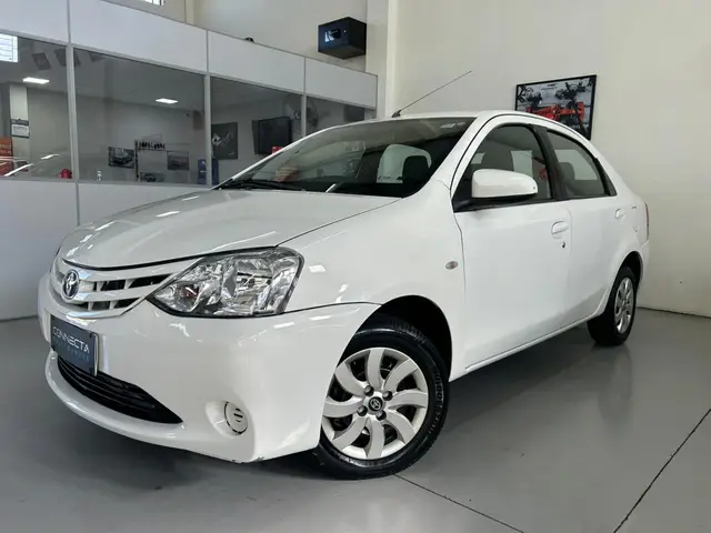 Carro Toyota Etios Sedan 2014 XS 1.5 (Flex)