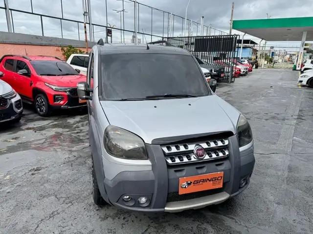 Carro Fiat Doblò 2015 Adventure 1.8 16V (Flex)