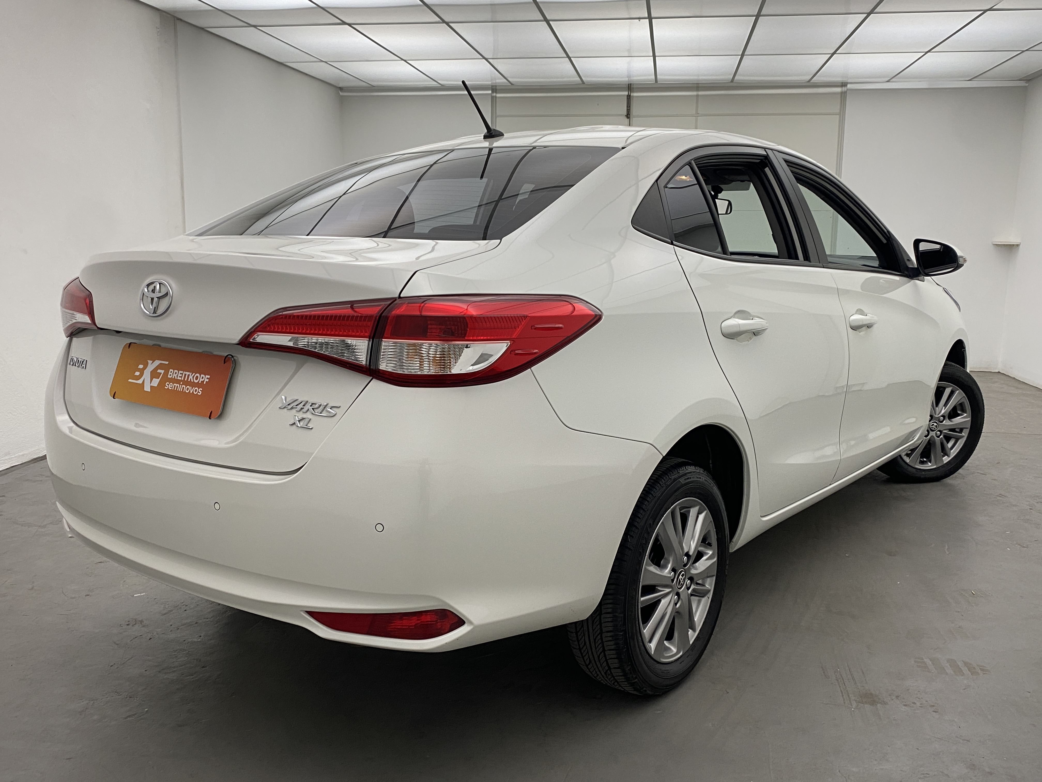 toyota yaris sedan 1.5 xl plus tech cvt (flex)