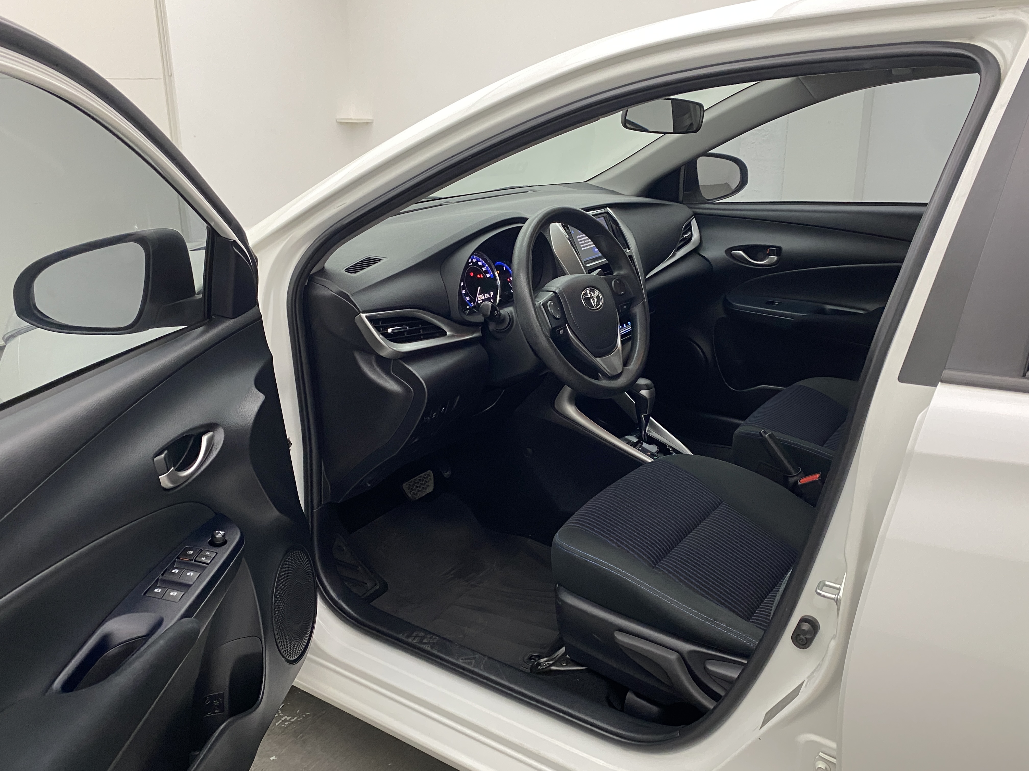 toyota yaris sedan 1.5 xl plus tech cvt (flex)