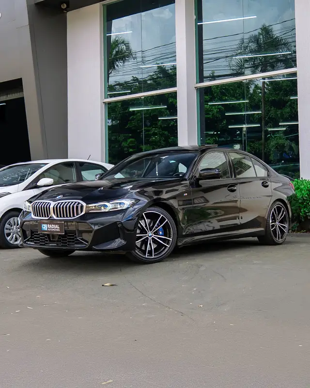 Carro BMW 320i 2023 M Sport 2.0 Turbo (Aut.)