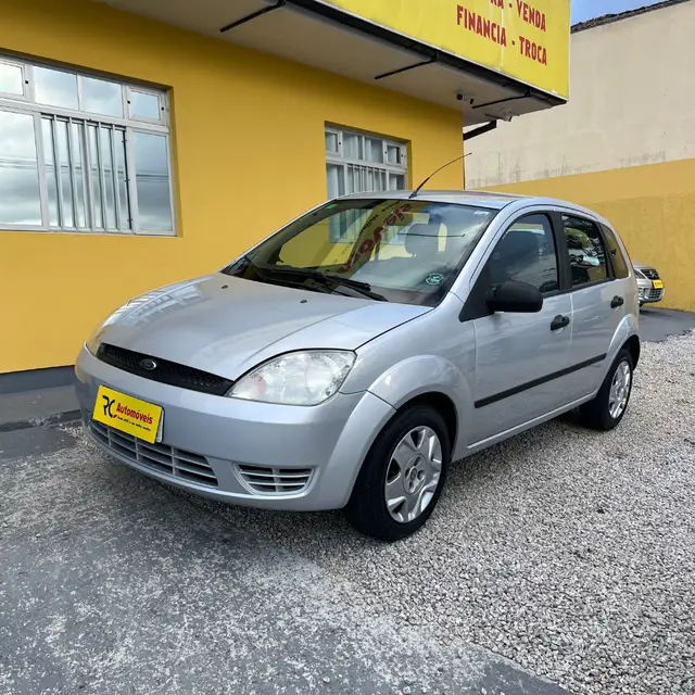 Carro Ford Fiesta Hatch 2004 Personnalité 1.0 8V