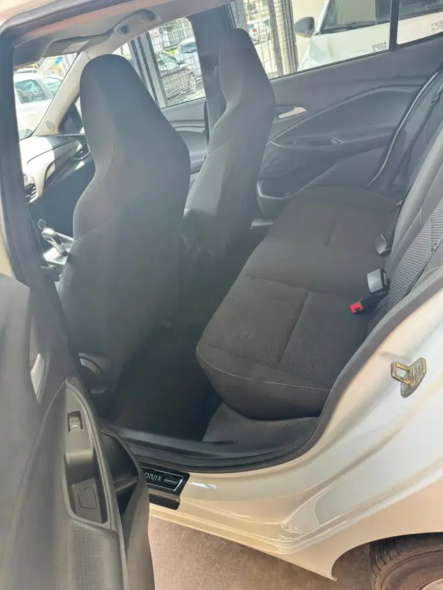 Carro Chevrolet Onix Plus 2023 LTZ 1.0 Turbo (Aut.)