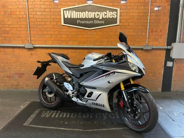 Moto Yamaha YZF R3 2021 (ABS)