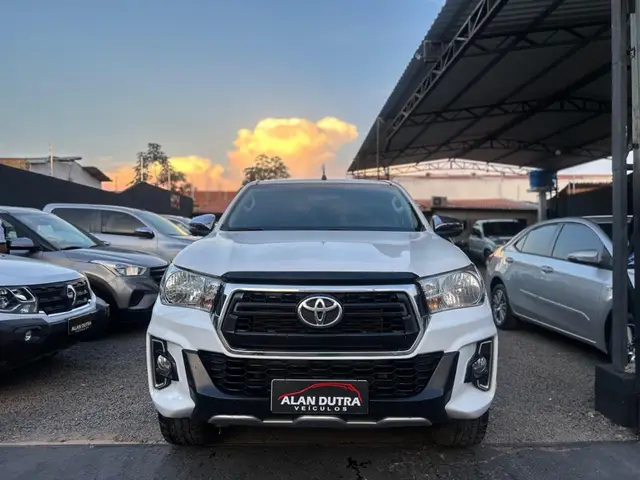 Carro Toyota Hilux Cabine Dupla 2017 Hilux 2.8 TDI SRX CD 4x4 (Aut)