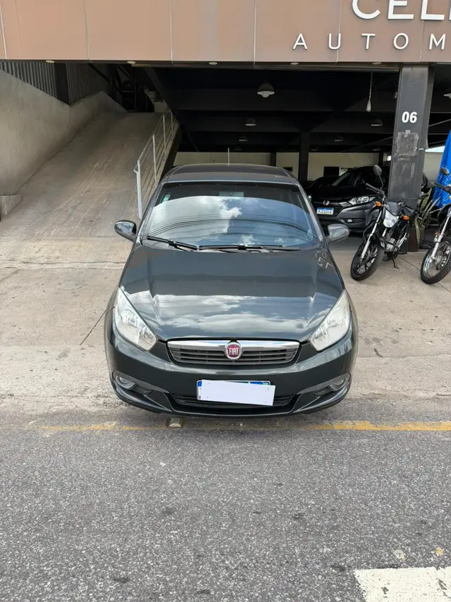 Carro Fiat Grand Siena 2015 ESSENCE ITALIA 1.6 Flex 16V