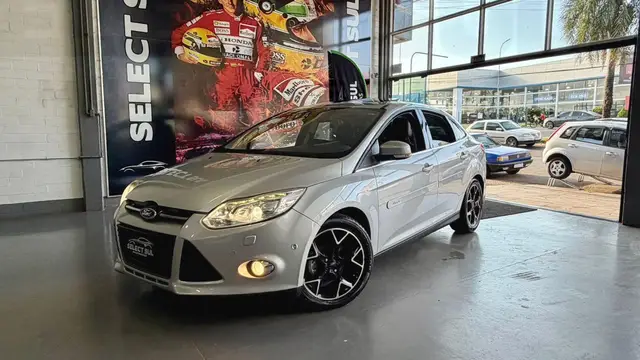 Carro Ford Focus Hatch 2015 SE Plus 2.0 16V PowerShift