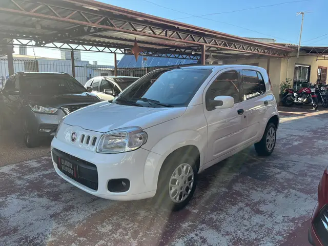 Carro Fiat Uno 2014 Vivace 1.0 8V (Flex) 4p