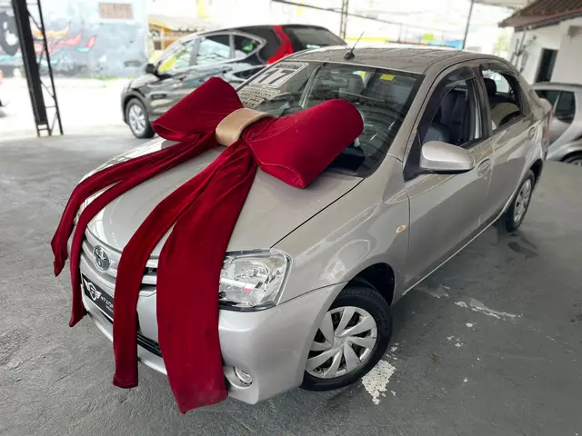 Carro Toyota Etios Sedan 2017 XS 1.5 (Aut) (Flex)
