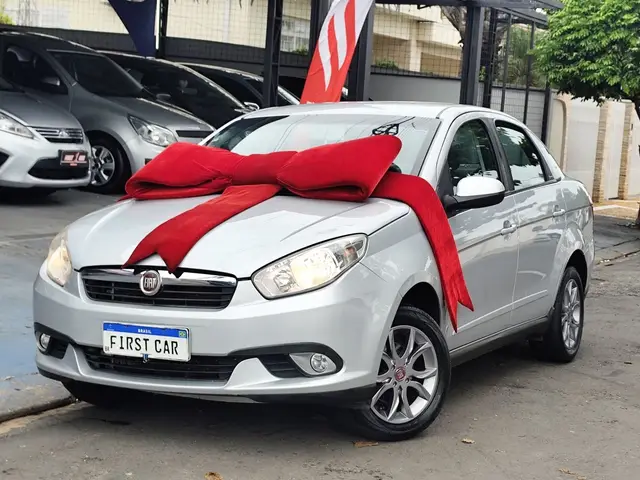 Carro Fiat Grand Siena 2013 Evo Attractive 1.4 8V (Flex)