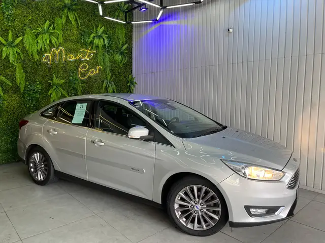 Carro Ford Focus Sedan 2016 Titanium 2.0 PowerShift