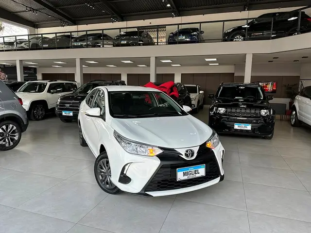 Carro Toyota Yaris Sedan 2023 XL 1.5 Flex 16V 4p Aut.