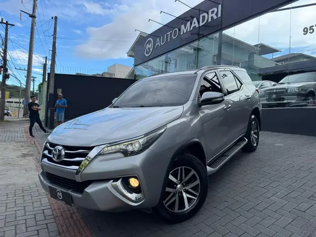 Carro Toyota SW4 2017 2.8 TDI SRX 5L 4x4 (Aut)
