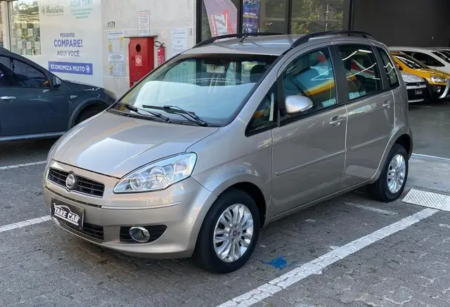 Carro Fiat Idea 2012 Attractive 1.4 8V (Flex)