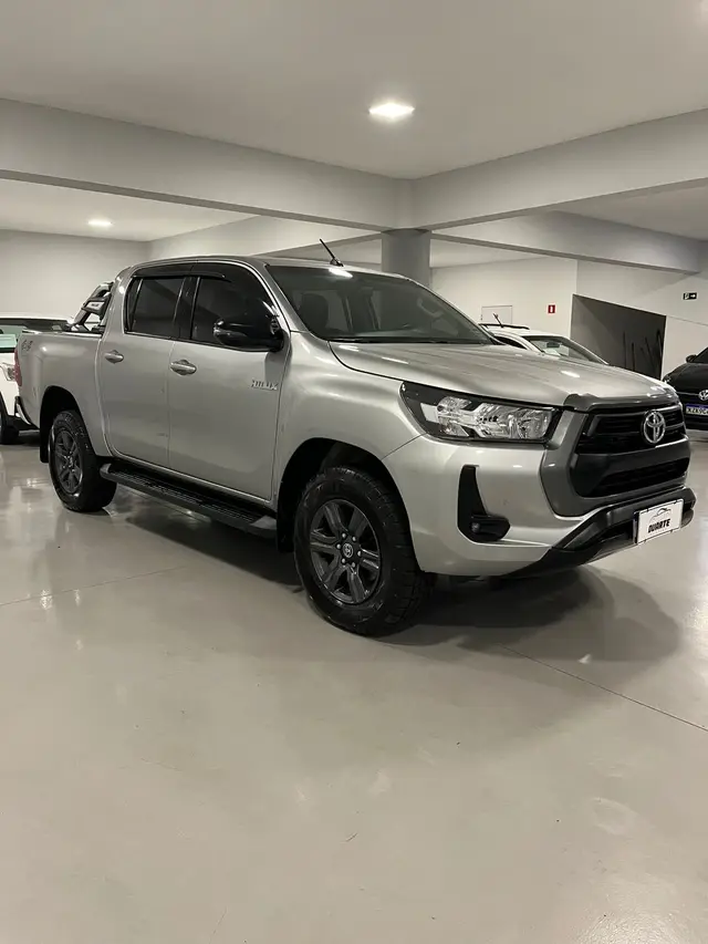 Carro Toyota Hilux Cabine Dupla 2024 SR 4x4 2.8 Diesel