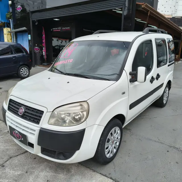 Carro Fiat Doblò 2014 Essence 1.8 16V (Flex)