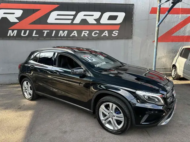 Carro Mercedes-Benz GLA 200 2015 GLA 200 Vision Black Edition