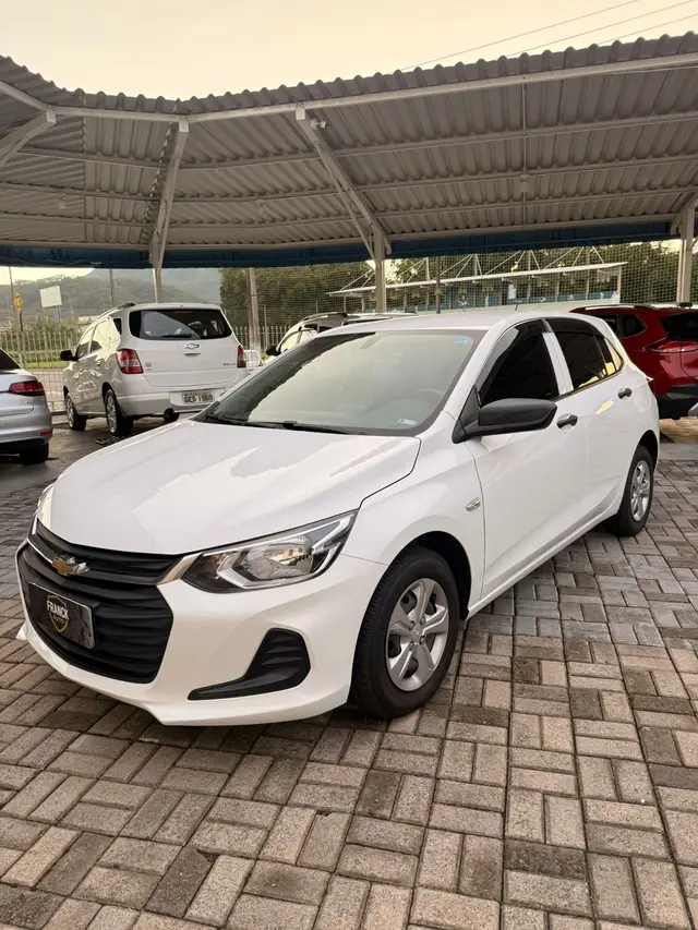 Carro Chevrolet Onix 2023 1.0