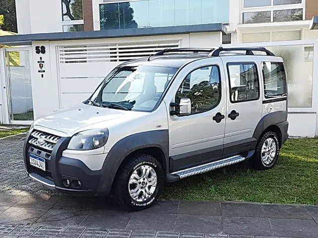 Carro Fiat Doblò 2012 Adventure 1.8 16V (Flex)