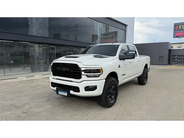 Carro Ram 2500 2024 Laramie Night Edition 6.7 4X4