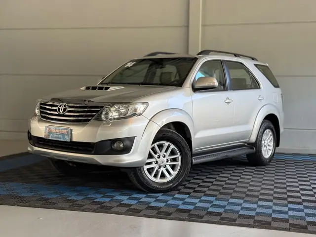 Carro Toyota Hilux SW4 2014 3.0 TDI 4x4 SRV 5L