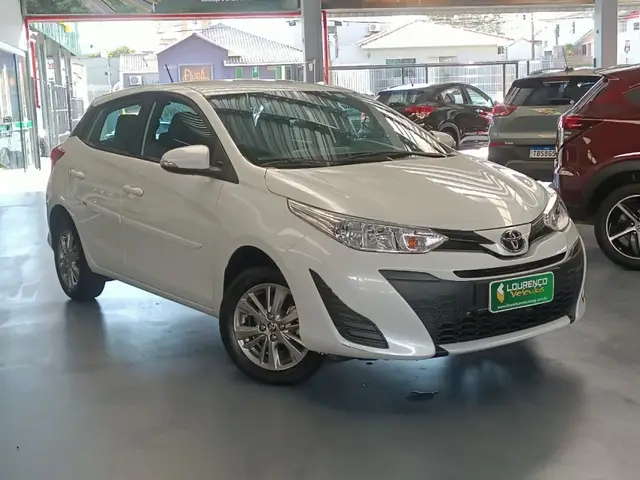 Carro Toyota Yaris 2022 1.5 XL Plus Connect CVT (Flex)
