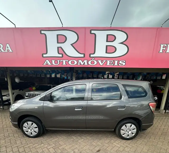 Carro Chevrolet Spin 2013 LS 5S 1.8 (Flex)